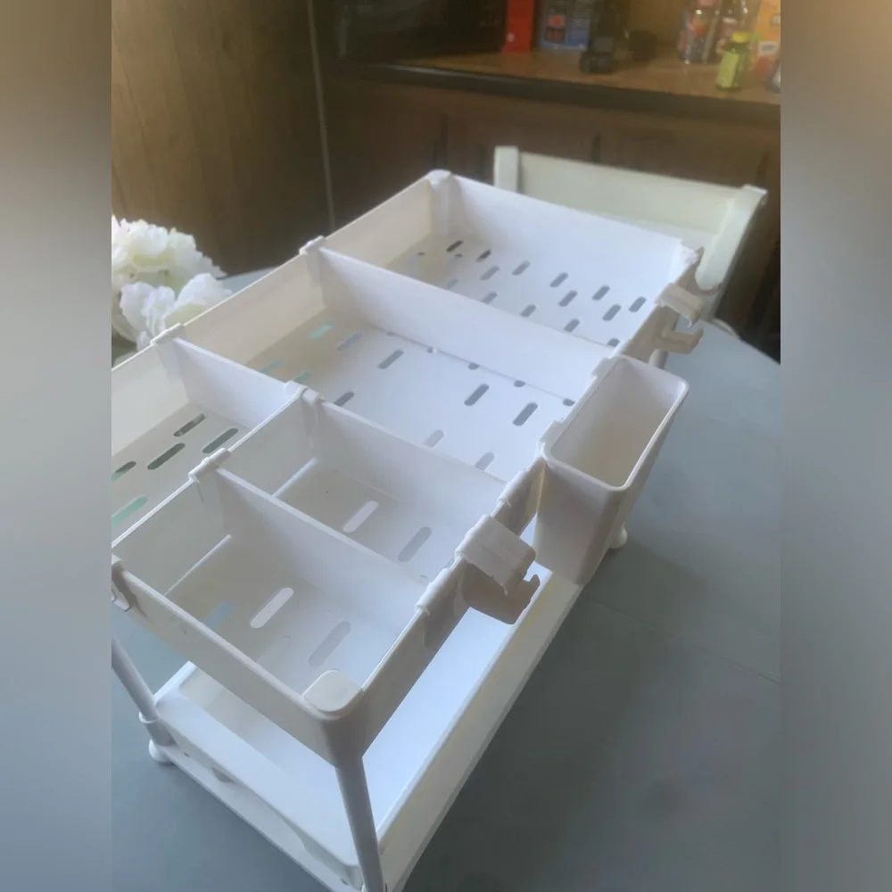 Organizational pull out shelves.